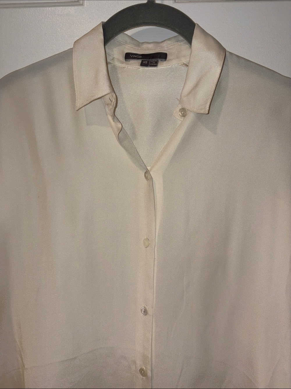 Vince Women’s Cream Button-Up blouse. Size XS